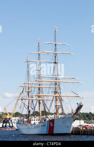 Die USCGC "Eagle", ein Schiff für die Ausbildung verwendet, der mit seinen Heimathafen an der Coast Guard Academy in New London, Connecticut angedockt. Stockfoto