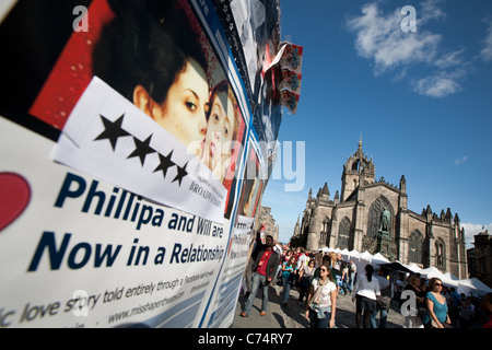 Royal Mile (High Street), während die jährliche International Arts Festival, Edinburgh Fringe Festival und Gedränge, äußern. Stockfoto