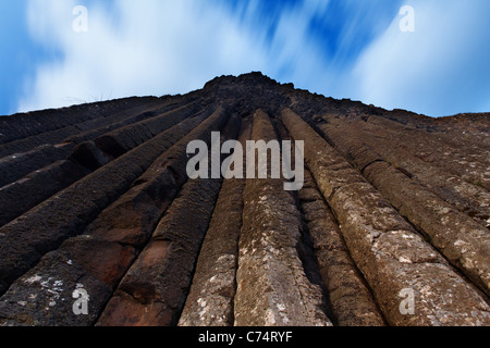 Basaltsäulen, genannt The Orgelpfeifen am Giant's Causeway, County Antrim, Nordirland, Vereinigtes Königreich Stockfoto