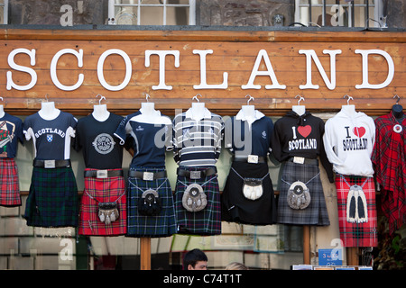 Shop Verkauf schottische Souvenirs neben der Royal Mile/High Street in Edinburgh, Schottland. Stockfoto