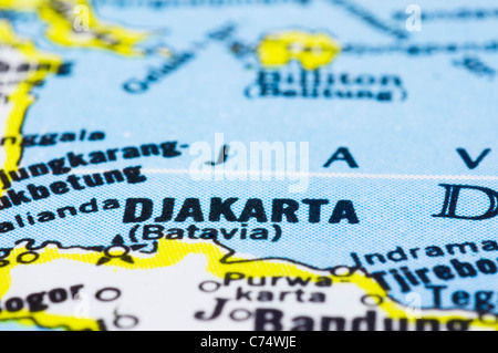 eine Nahaufnahme von Jakarta auf Karte, Hauptstadt von Indonesien, mit alten Namen "Batavia". Stockfoto