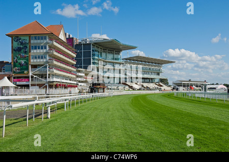 York Racecourse und Tribüne im Sommer Knavesmire York North Yorkshire England UK Vereinigtes Königreich GB Großbritannien Stockfoto