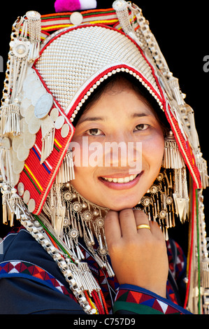 Akha Frau trägt eine PhameeAkha Kostüm in Chiang Rai, Thailand, Asien. Stockfoto