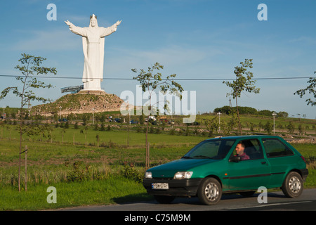 Eine riesige Statue von Christus dem König, mit einer Höhe von 36 Metern zählt zu den höchsten der Welt. Swiebodzin, Polen. Stockfoto