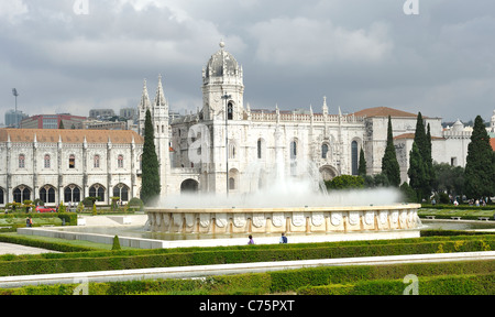 Brunnen und Mosteiro Dos Jeronimos Belem von Lissabon Portugal Stockfoto