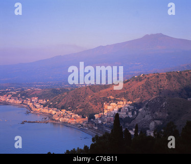 Giardini Naxos & Ätna, Sizilien, Italien Stockfoto