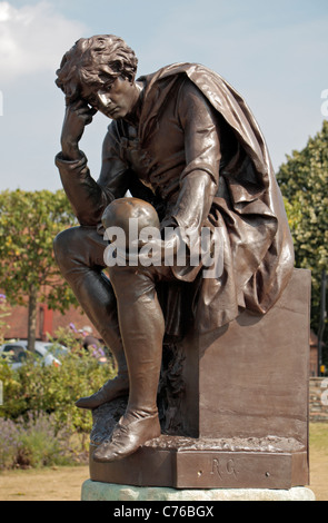 Die Hamlet-Statue neben dem William Shakespeare Gower Denkmal in Bath, Warwickshire, UK. Stockfoto