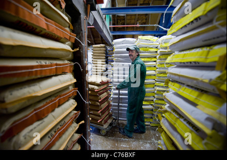 Wessex vier Mühle in Wantage, eines der kleinsten Mehl Mühlen kommerziell rollenden Miller Weizen Stockfoto