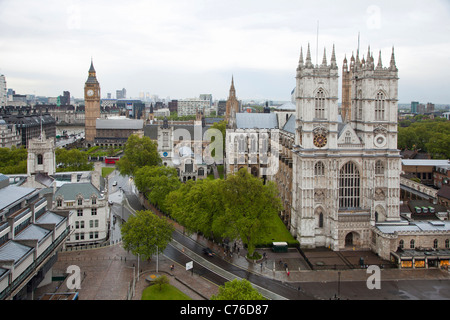 UK, London, Stadtbild mit Westminster Abby im Vordergrund Stockfoto