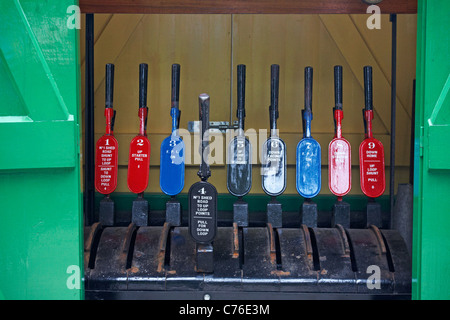 Stellwerk zeigen manuell betrieben Punkte an Woody Bay Station im August Stockfoto