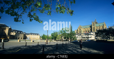 Platzieren Sie De La Comedie (Comedy Platz) und Kathedrale St. Etienne, Metz, Lothringen, Frankreich Stockfoto