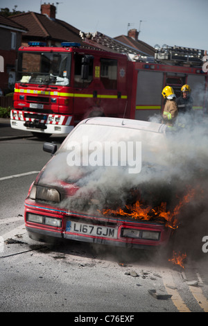 Ford Fiesta Auto elektrisches Feuer  Southport Feuerwehr, Merseyside, UK Stockfoto