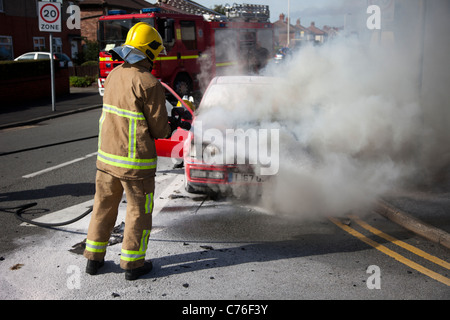 Ford Fiesta Auto elektrisches Feuer  Southport Feuerwehr, Merseyside, UK Stockfoto