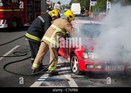 Ford Fiesta Auto elektrisches Feuer  Southport Feuerwehr, Merseyside, UK Stockfoto