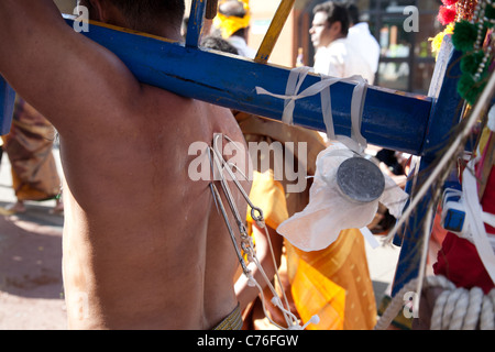 Ein Büßer in der Thaipusam-Prozession, während des jährlichen Festivals Chariot, tamilischen Gemeinschaft Tooting, London Stockfoto