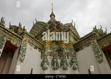 Wat Pho, bedeckt ein Tempel in Bangkok in einem Blumen-design Stockfoto