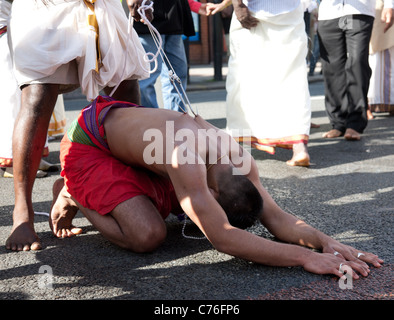 Ein Büßer in der Thaipusam-Prozession, während des jährlichen Festivals Chariot, tamilischen Gemeinschaft Tooting, London Stockfoto