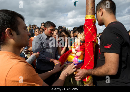 Die hinduistischen Ganesh Festival findet jedes Jahr in Shoeburyness, Essex. In diesem Jahr etwa 15.000 Anhänger nahmen an der Zeremonie. Stockfoto