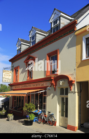 Eine traditionelle irische Ladenfront in die Stadt Kenmare, Co. Kerry, Rep of Ireland. Stockfoto