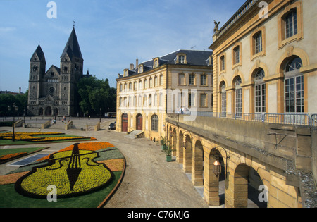 Temple Neuf Kirche und Oper-Theater-Gebäude, Place De La Comedie (Comedy Platz), Metz, Moselle, Lothringen, Frankreich Stockfoto