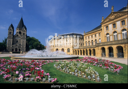 Temple Neuf Kirche und Oper-Theater-Gebäude, Place De La Comedie (Comedy Platz), Metz, Moselle, Lothringen, Frankreich Stockfoto