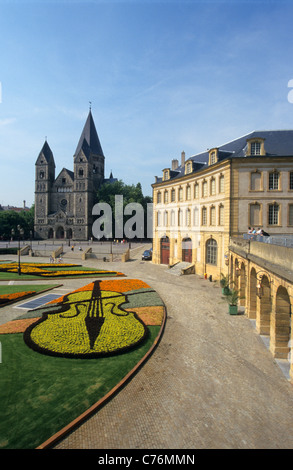 Temple Neuf Kirche und Oper-Theater-Gebäude, Place De La Comedie (Comedy Platz), Metz, Moselle, Lothringen, Frankreich Stockfoto