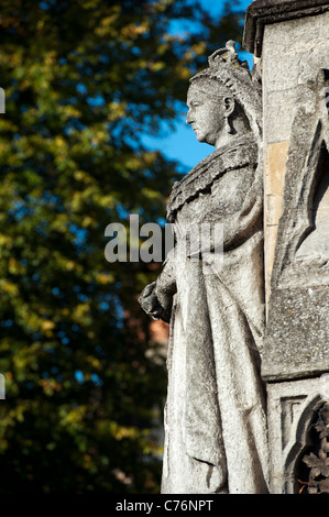 Überqueren Sie Statue der Königin Victoria in Banbury, Oxfordshire, England Stockfoto