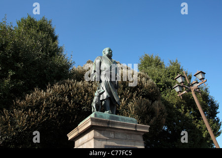 Tokio - SEPTEMBER 12: Statue von Takamori Saigo sein Hund aus Gründen der Ueno-Park am 12. September 2011 in Tokio. Stockfoto