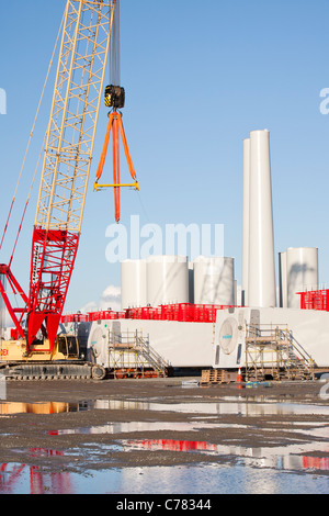 Wind Turbine auf den Docks in Mostyn, bestimmt für den Offshore-Windpark Walney Teile. Stockfoto