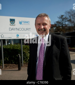 Schulleiter Tim Mitchell in der Dayncourt Schule in Radcliffe-on-Trent in Nottingham Stockfoto