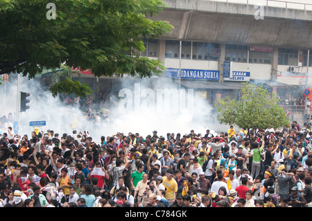 7. Juli, Malaysier auf Kuala Lumpur gesammelt und erlebt ein brutales Durchgreifen auf wirklich für votal Reform weitgehend friedlich Stockfoto