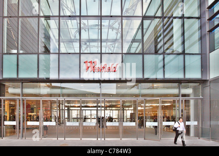 Außenansicht des Einkaufszentrums Westfield Stratford City am Tag seiner Eröffnung Stockfoto