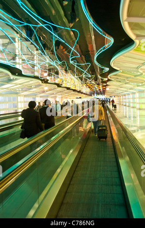 Die unterirdischen Verbindungsgang zwischen Terminal 2 und 3 am Flughafen Chicago O' Hare Stockfoto