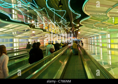 Die unterirdischen Verbindungsgang zwischen Terminal 2 und 3 am Flughafen Chicago O' Hare Stockfoto