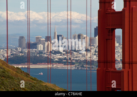Innenstadt von San Francisco über die Golden Gate Bridge gesehen. Stockfoto