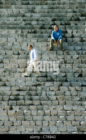 Staatspräsident Felipe Calderon von Mexiko Touren Chichen Itza mit Peter Greenberg Stockfoto