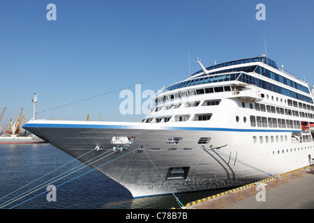 Ozean-Schiff in den Hafen von Odessa, Ukraine (Nautica) andocken Stockfoto