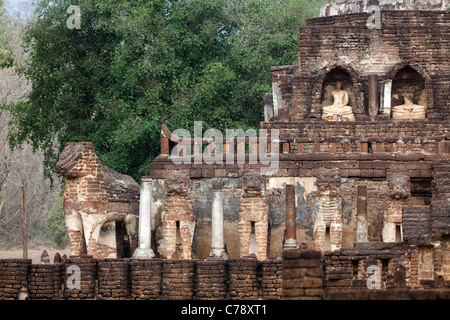 alten Khmer Tempel Wat Chang Lom in Si Satchanalai Geschichtspark, in der Nähe von Sukhothai, Thailand Stockfoto