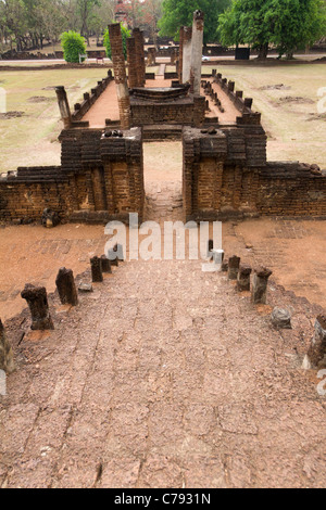 alten Khmer Tempel Wat Chang Lom in Si Satchanalai Geschichtspark, in der Nähe von Sukhothai, Thailand Stockfoto