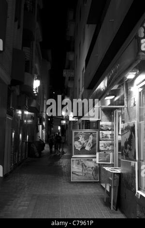 Ruhigen Seitenstraße in der Nacht im alten Benidorm Stockfoto