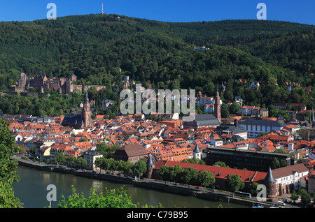 Panoramablick Vom Philosophenweg Auf Dem Heiligenberg Auf sterben Altstadt von Heidelberg, Baden-Württemberg, Im Hintergrund der Koenigstuhl Stockfoto