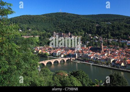 Panoramablick Vom Philosophenweg Auf Dem Heiligenberg Auf sterben Altstadt von Heidelberg, Baden-Württemberg, Im Hintergrund der Koenigstuhl Stockfoto