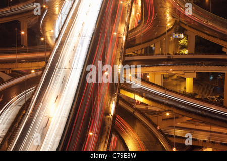 Auto-Strecken auf Yan'an Rd East Interchange; Sonderwirtschaftszone; Shanghai; China Stockfoto