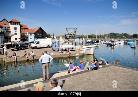 Lymington Hafenfront auf Sommer Tag Stockfoto