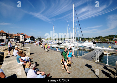 Lymington Hafenfront auf Sommer Tag Stockfoto