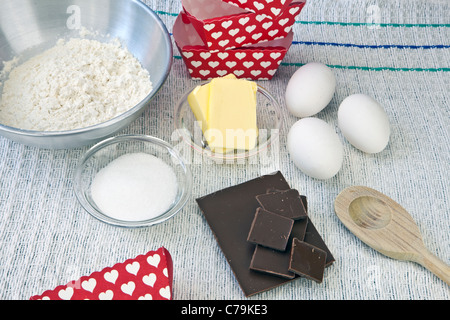 Zutaten für einen Schokoladenkuchen. Stockfoto