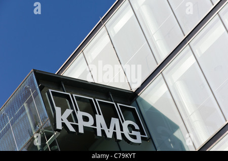 Glasfassade von der KPMG aufbauend auf Muenzgasse, Leipzig, Sachsen, Deutschland, Europa Stockfoto