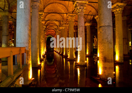 Türkei, Istanbul. Basilika-Zisterne (aka Yerebatan Sarnici / Sarayi oder versunkene Palast), c. Byzanz (527-565 n. Chr.) Stockfoto