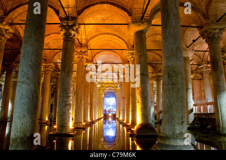 Türkei, Istanbul. Basilika-Zisterne (aka Yerebatan Sarnici / Sarayi oder versunkene Palast), c. Byzanz (527-565 n. Chr.) Stockfoto