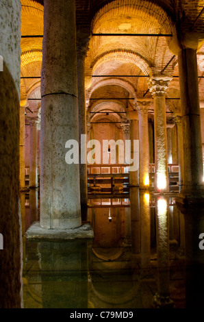 Türkei, Istanbul. Basilika-Zisterne (aka Yerebatan Sarnici / Sarayi oder versunkene Palast), c. Byzanz (527-565 n. Chr.) Stockfoto